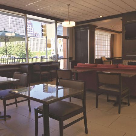 La Quinta Inn & Suites By Wyndham Indianapolis Downtown Exterior photo